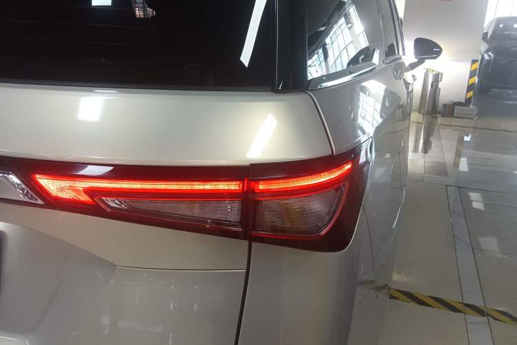 Used Wuling Jiachen 2022 1.5T CVT Deluxe Flagship Edition