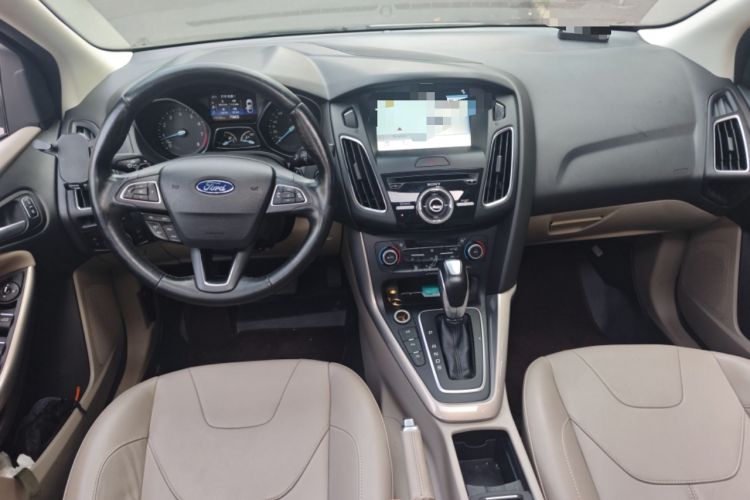 Used Ford Focus 2015 Sedan EcoBoost 180 Automatic Flagship Model Center Console