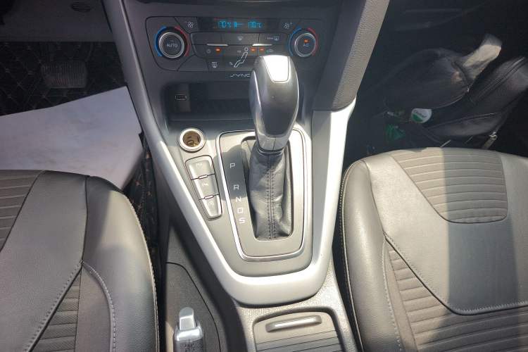 Used Ford Focus 2015 Hatchback EcoBoost 180 Automatic Sport Model Gear Lever