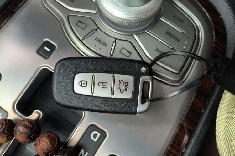 Used Hyundai Genesis 2012 3.0L GDI Luxury Edition Vehicle Key