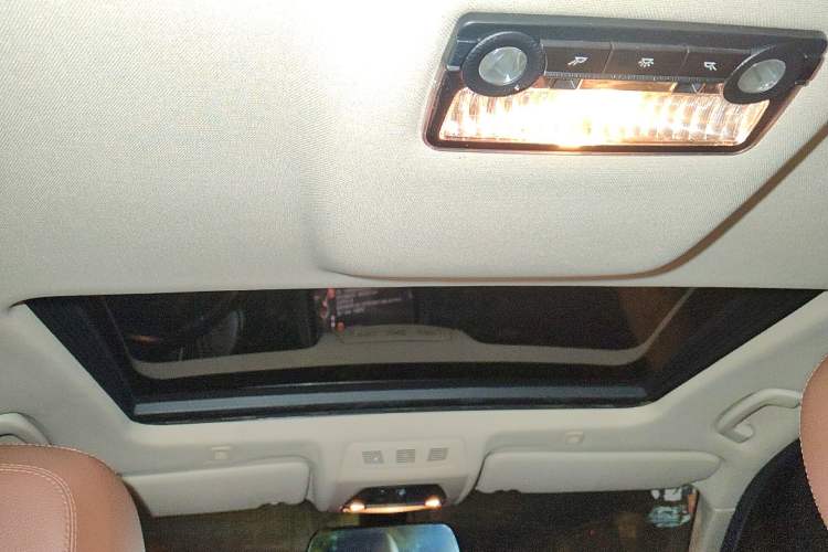 Used BMW 5 Series 2014 528Li xDrive Premium Edition Headliner