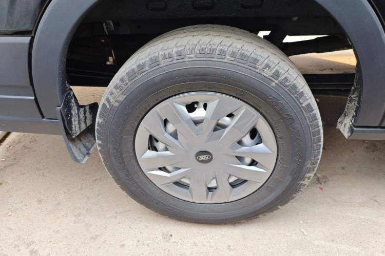 Used Ford Transit T8 2024 T8 2.0T Diesel Manual Mid-axle Mid-roof 6-seater Multi-function Version 2/2/2