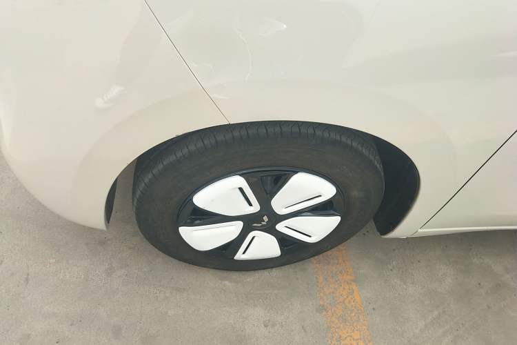 Used Wuling Hongguang MINIEV 2025 Four-Door Version Premium Edition Left Front Wheel Hub