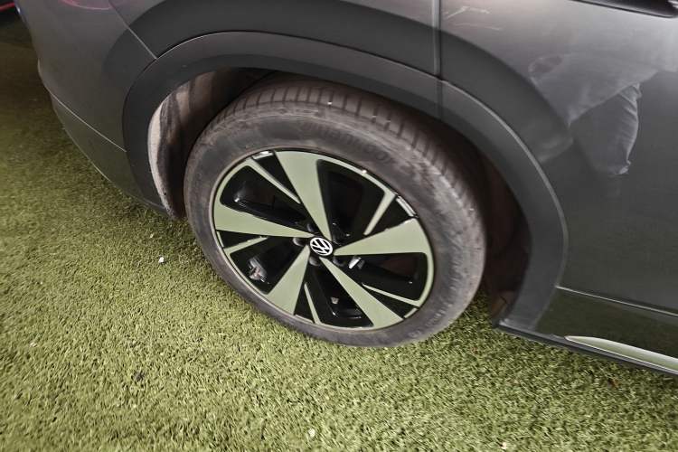 Used Volkswagen ID.6 X 2023 Pure Long-Range Version Right Rear Wheel Hub