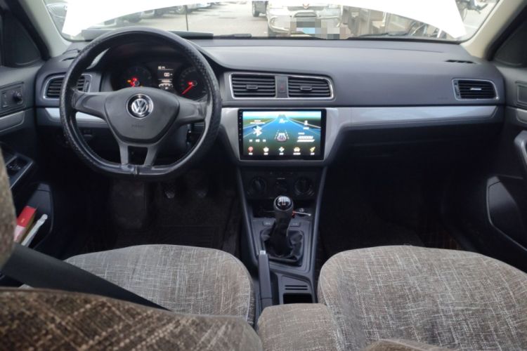 Used Volkswagen Gran Lavida 2015 1.6L Manual Fashion Edition Center Console