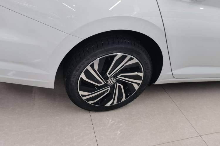 Used Volkswagen Sagitar 2021 200TSI DSG Excellence Edition Right Rear Wheel Hub