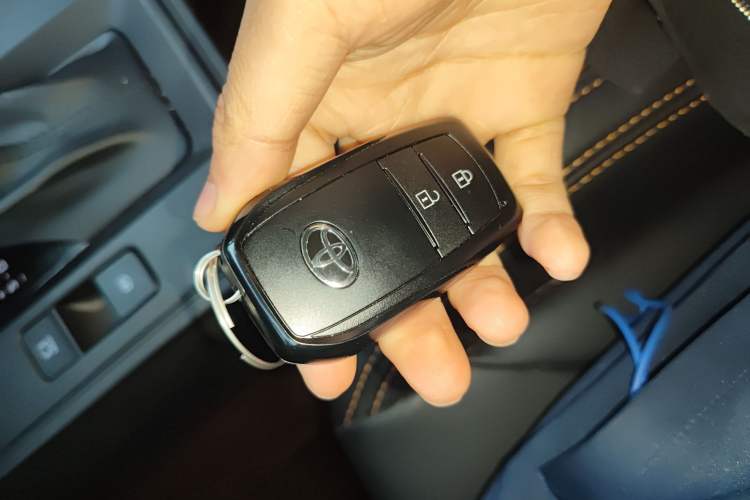 Used Toyota Corolla Cross 2026 Model 2.0L Smart Electric Hybrid Dual-Engine Pioneer Edition
