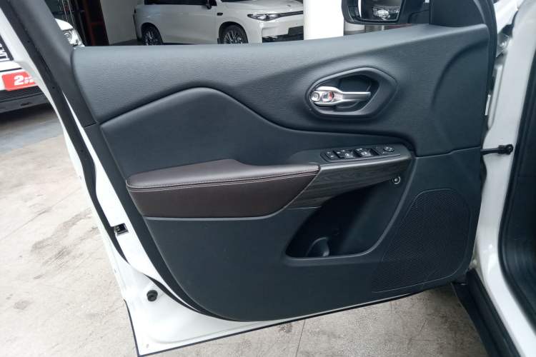 Used Jeep Cherokee 2015 2.4L Elite Edition

