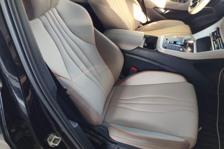 Used BYD Song Pro New Energy 2024 HONOR Edition DM-i 71KM Navigation Model
