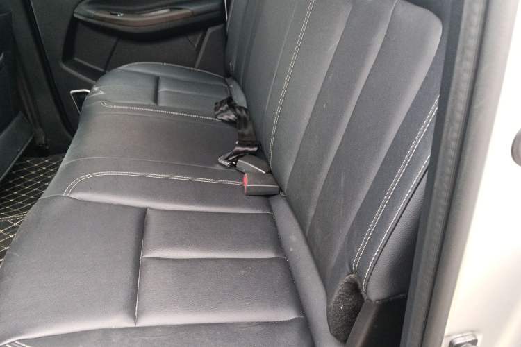 Used JMC Yuhu 7 2022 2.0T Manual Diesel Two-Wheel Drive Comfort Version Standard Wheelbase
