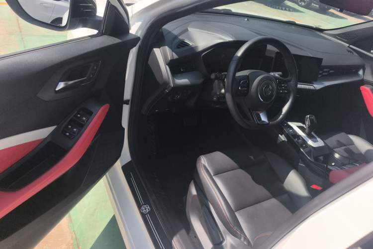 Used MG 5 2022 300TGI DCT Chao Yue Luxury Edition