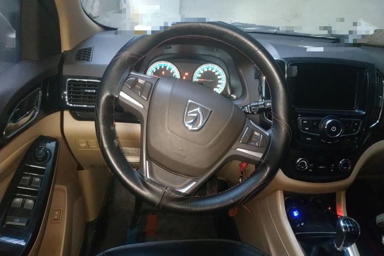 Used Baojun 730 2014 1.5L Manual Luxury Navigation ESP Version 7 Seats