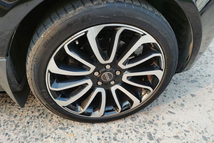 Used Land Rover Range 2015 3.0 SC V6 Vogue Right Front Wheel Hub