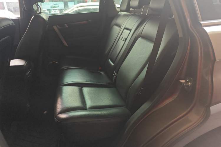 Used Chevrolet Captiva 2015 2.4L 4x4 Flagship Edition 7-Seater
