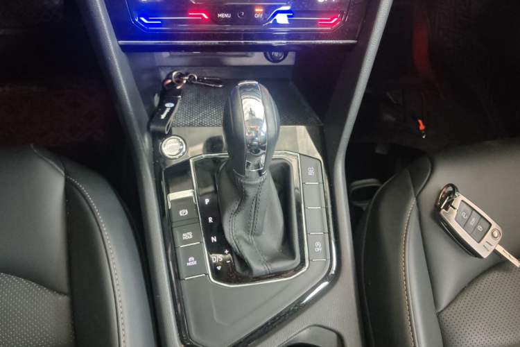 Used Volkswagen Tharu 2021 280TSI Two-Wheel-Drive Luxury Plus Edition Gear Lever