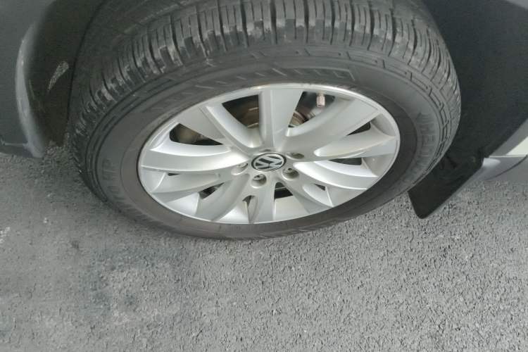 Used Volkswagen Tiguan 2013 1.8TSI Automatic Two-Wheel Drive Luxury Model Left Front Wheel Hub