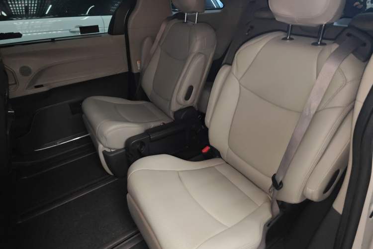 Used Toyota Sienna 2023 2.5L Hybrid Comfort Edition
