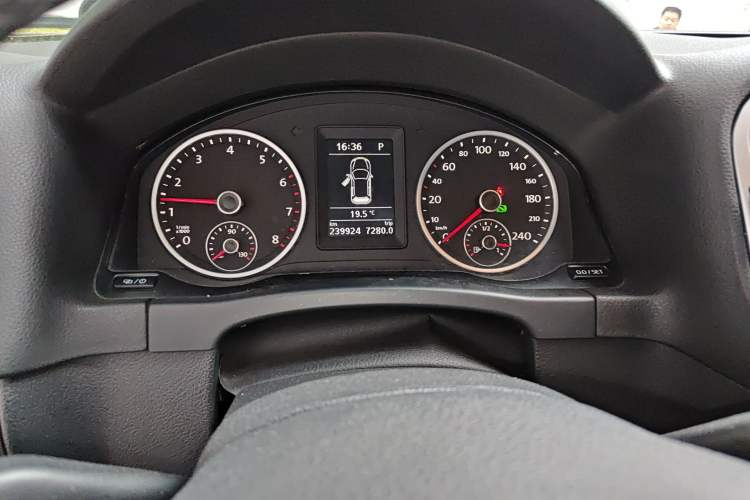 Used Volkswagen Tiguan 2015 1.8TSI Automatic Two-Wheel Drive Comfort Edition Instrument Cluster