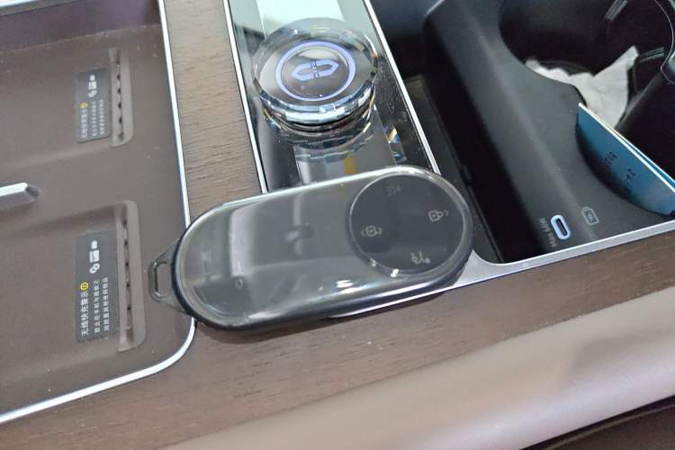 Used Hima AITO M9 2024 Range-Extended Max Edition 52 kWh 6-Seater Version Vehicle Key