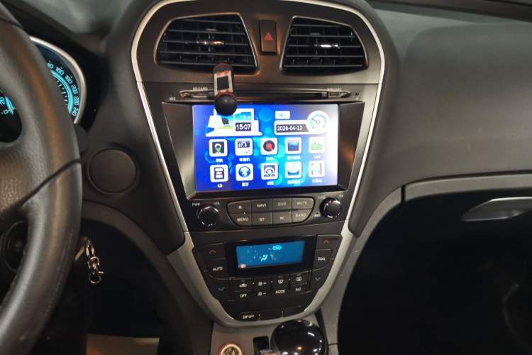 Used GAC Trumpchi GS5 2014 2.0L Automatic Two-Wheel Drive Deluxe Edition Audio And AC Panel