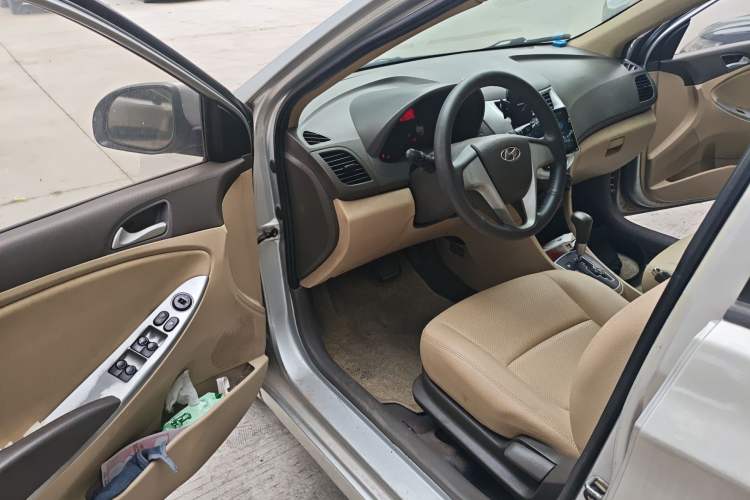 Used Hyundai Verna (older generation) 2010 Sedan 1.4L Automatic Comfort Model GS Driver Seat