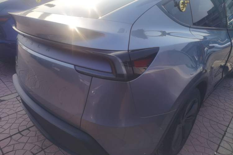 Used Tesla Model Y 2025 Long-Range All-Wheel Drive First Edition