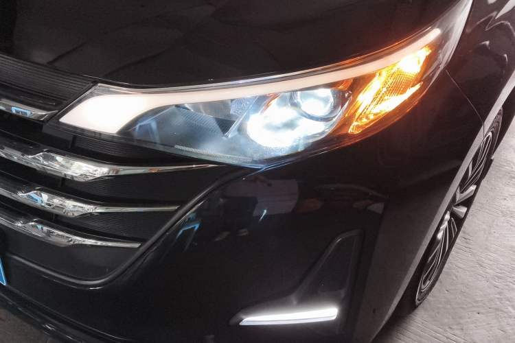 Used GAC Trumpchi M6 2019 270T Automatic Luxury Edition (7-seater) China V Standard Left Front Headlight