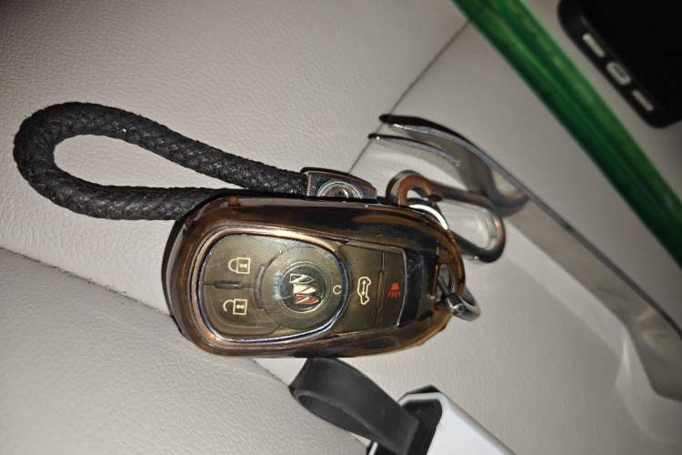 Used Buick GL8 2021 Land Cruiser Executive Class 652T Luxury Model Vehicle Key