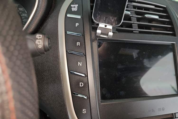 Used Lincoln MKC 2017 2.0T Two-Wheel Drive Deluxe Edition