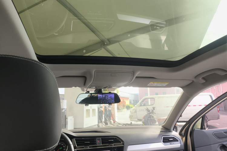 Used Volkswagen Tiguan L 2020 330TSI Automatic Two-Wheel Drive Smart Luxury Edition China VI Standard Headliner