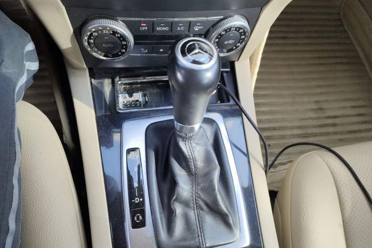 Used Mercedes-Benz GLK-Class 2011 GLK 300 4MATIC Fashion Model
