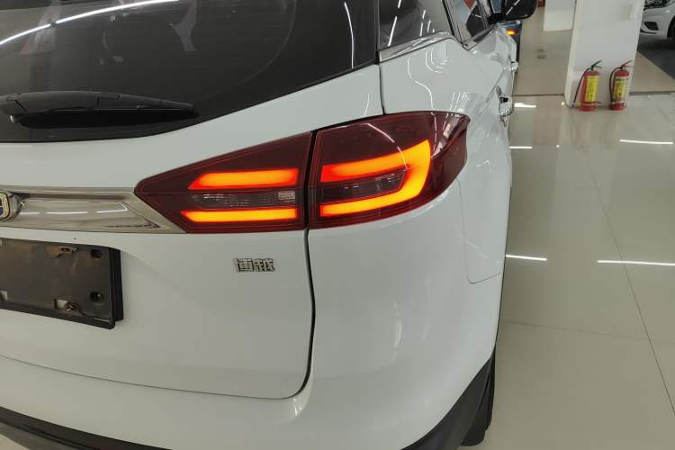 Used Geely Auto Emgrand X7 Sport 2018 1.8TD Automatic Two-Wheel Drive Smart Connect 4G Internet Edition
