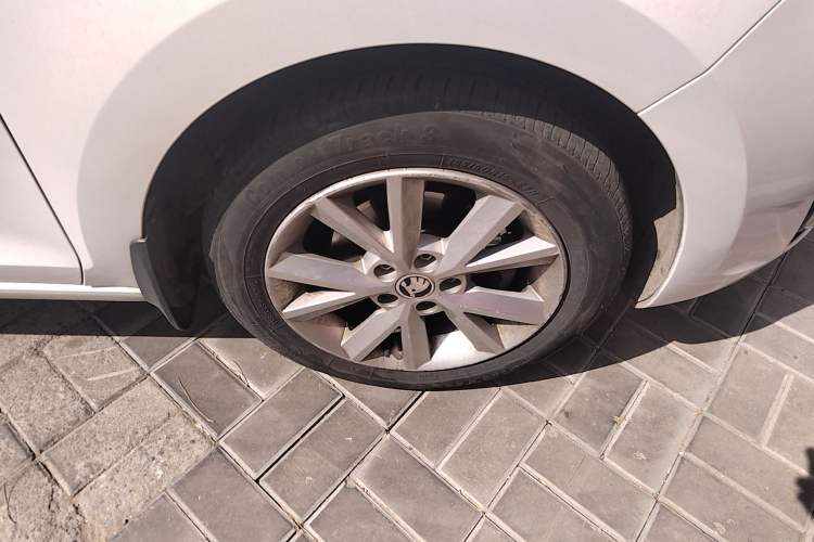 Used Skoda Rapid 2016 1.6L Automatic Chuanxing Edition Right Front Wheel Hub