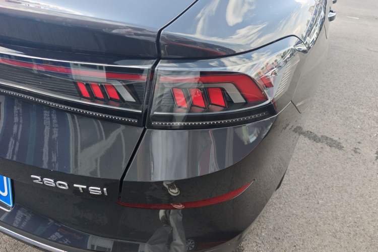 Used Volkswagen Lamando 2024 Lavida L 280TSI DSG Cool & Spicy Edition Right Rear Taillight