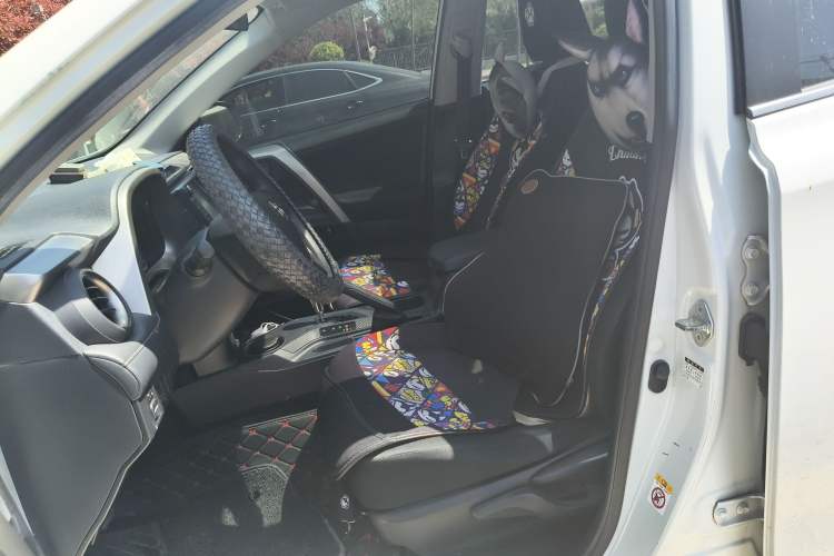 Used Toyota RAV4 2015 2.0L CVT Two-Wheel Drive Fashion Edition Left Front Seat