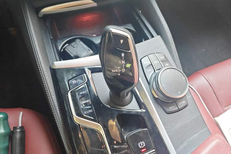 Used BMW 5 Series 2022 Second Facelift 530Li Leading Edition M Sport Package Gear Lever