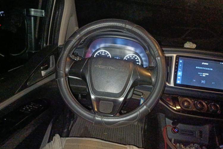 Used FORTHING Lingzhi 2022 M5L 1.6L Utility Model 7 Seats Steering Wheel