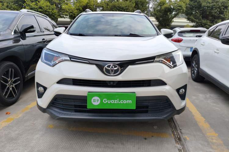 Used Toyota RAV4 2019 2.0L CVT Two-Wheel Drive Luxury Version China VI Standard