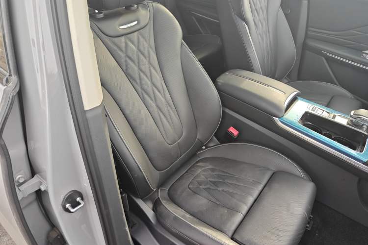 Used Hongqi HS7 PHEV 2024 2.0T PHEV Four-Wheel-Drive Flagship Edition 6 Seats
