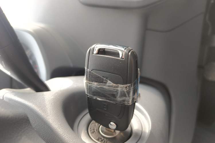 Used Wuling Yangguang 2024 300KM Comfort Version Passenger Van 75kW Interior 1