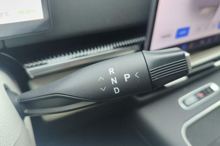 Used VOYAH Dream 2025 PHEV Four-Wheel-Drive Flagship Kunpeng Edition
