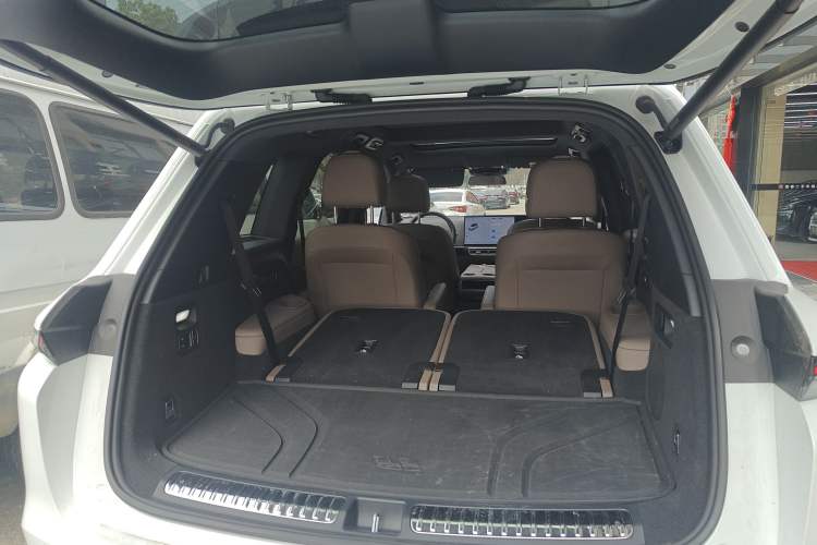 Used Li Auto L8 2025 Max Smart Refresh Edition
