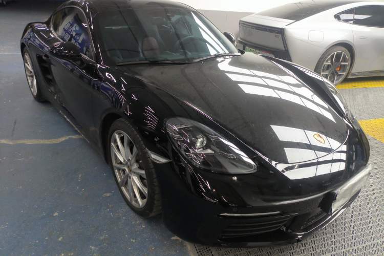 Used Porsche 718 2022 Cayman 2.0T Front Right 45 Deg