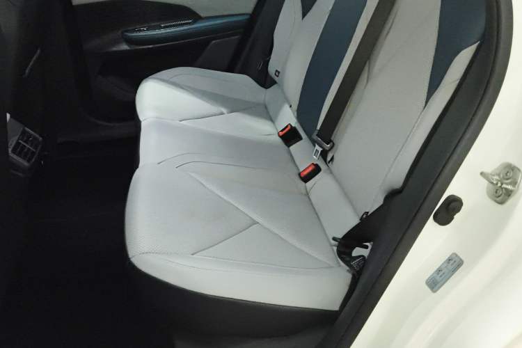 Used Changan UNI-V iDD 2023 ZhiDian iDD 1.5T 113km Smart & Fun Version
