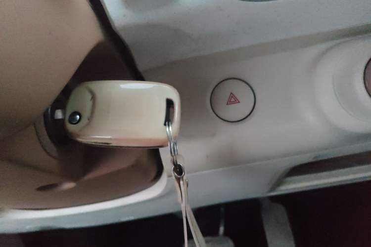 Used Wuling Hongguang MINIEV 2024 3rd Generation 215km Youth Edition Vehicle Key