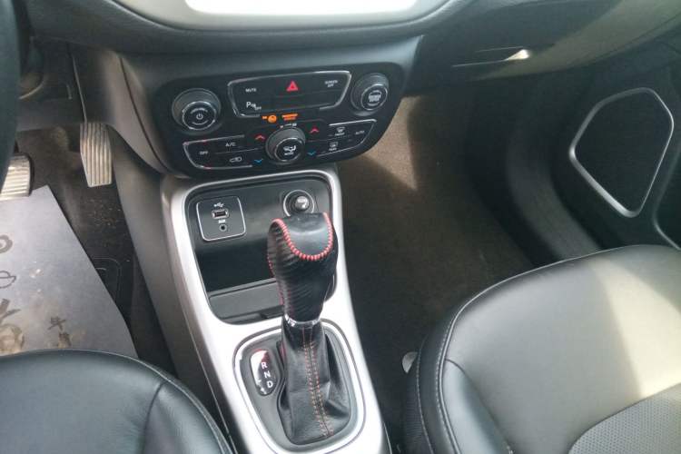 Used Jeep Compass 2017 200T Automatic Family Edition Gear Lever