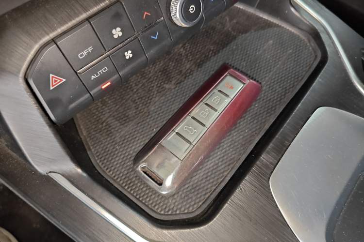 Used Wey VV5 2020 1.5T Two-Wheel Drive Color Pioneer Interior 1