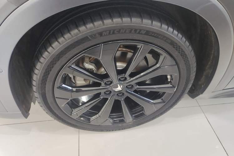 Used ARCFOX Alpha S 2022 HI Version Advanced Edition Left Front Wheel Hub