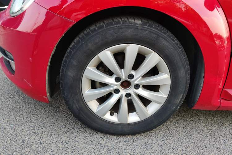 Used Volkswagen Beetle 2015 180TSI model
