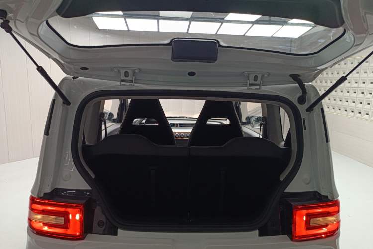 Used Wuling Hongguang MINIEV 2022 Easy Version Lithium-NMC Trunk